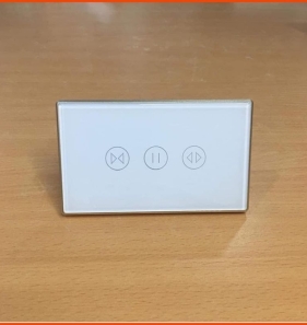 Điều khiển cửa cuốn mặt kính viền nhôm Tuya Wifi